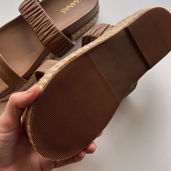 NWOT Selangor Ruched Platform Slide in Coffee
Kaanas - Picture 5 of 5